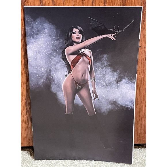 VENGEANCE OF VAMPIRELLA #1 COSPLAY 1:30 VIRGIN VARIANT NM SEXY GOTHIC HORROR NYX - Picture 1 of 4